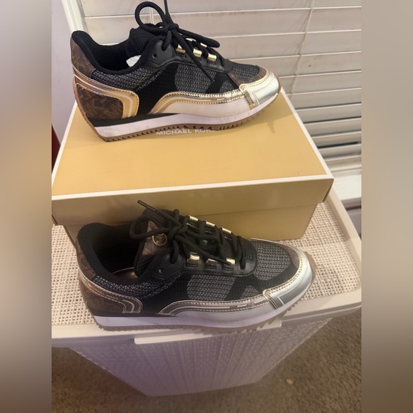 Michael Kors Brown sneakers - Picture 2 of 13